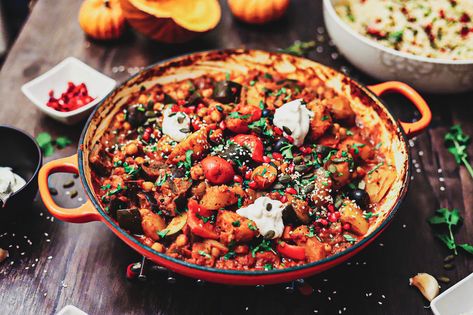 Vegan Tagine, Vegetarian Tagine, Veg Pie, Moroccan Tagine Recipes, Vegetable Tagine, Vegan Moussaka, Tajin Recipes, Roasted Aubergine, Moroccan Vegetables