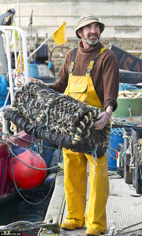 Fishermen Aesthetic, Fisherman Photography, Fisherman Aesthetic, Fisherman Fashion, Fisherman Outfit, Fisher Man, Vintage Fisherman, Fish Monger, People At Work