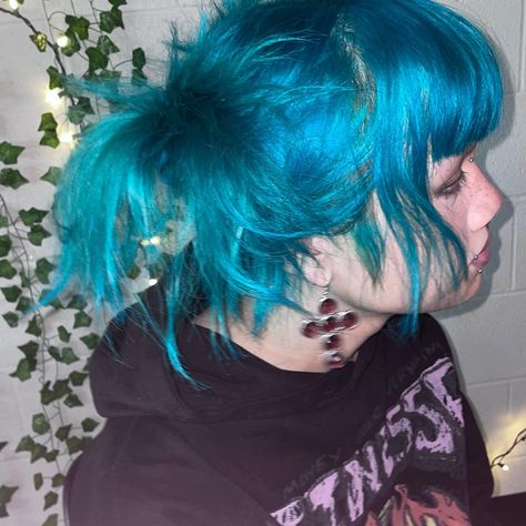 Sally Face Hair, Miku Hair, Dyed Hair Inspiration, Birthday Hair, Sally Face, Funky Hairstyles, Alternative Hair, Scene Hair, Dye My Hair