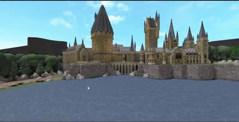 Hogwarts In Bloxburg, Bloxburg Hogwarts, Build Bloxburg, Bloxburg Inspiration, Bloxburg Building, Bloxburg Builds, Mansion Designs, Bloxburg Ideas, Hogwarts Castle