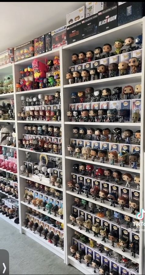 Display Shelves For Collectables Bedroom, Toy Collection Room Ideas, Funko Pops Display, Funko Pop Display Ideas With Boxes, Collectors Bedroom, Funky Pop Display Ideas, Funko Pop Room, Funko Pop Collection Room, Pop Display Ideas