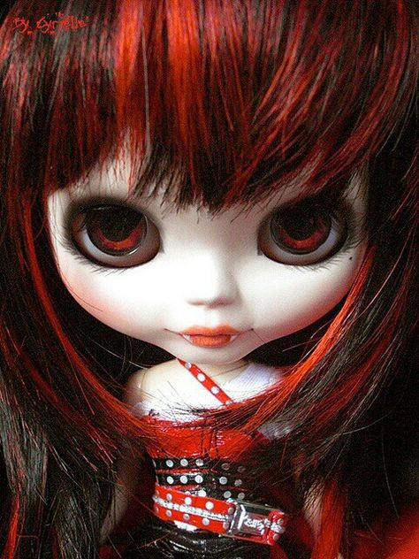 Blythe Doll Red Hair, Black Hair With Red Highlights, Red Hair Doll, Red Hair Green Eyes, Vampire Girl, Vampire Teeth, Emo Art, Vampire Girls, Red Highlights