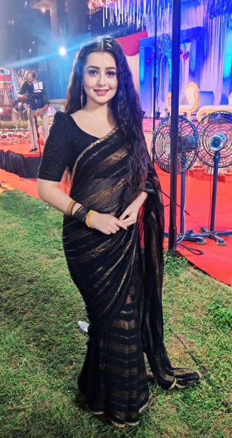 Tv Actress In Saree, Chahat Pandey, Discrete Mathematics, Asian Style Dress, Neoclassical Interior, Actress Hairstyles, New Saree Blouse Designs, Best Bridal Makeup, Indian Fashion Saree