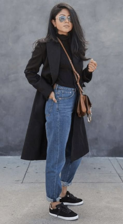 Outfits with Mom Jeans–25 Chic Ideas How to wear Mom Jeans Black Mom Jeans Outfit, Mom Jeans Outfit Winter, Comfy Jeans Outfit, Boyfriend Jeans Outfit, Mum Jeans, Look Boho Chic, Jeans Outfit Winter, Blue Jean Outfits, Look Jean