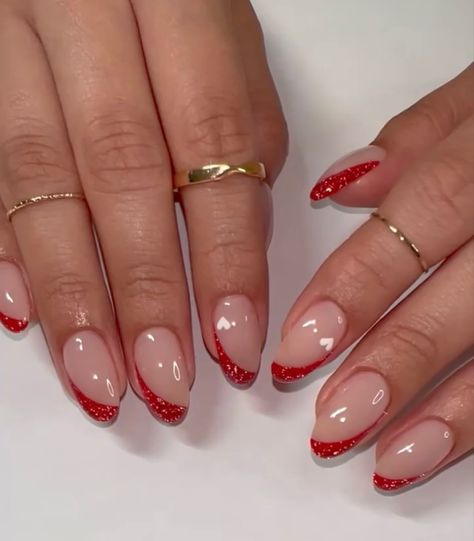 French Red Nails Christmas, Oval Nails Red French, Vtip French Nails Coffin Red, Nokti Za Bozic, Crveni Nokti, Elegant Christmas Nails Classy, Round Nail Designs, Rose Gold Nails Design, Nails Art Ideas