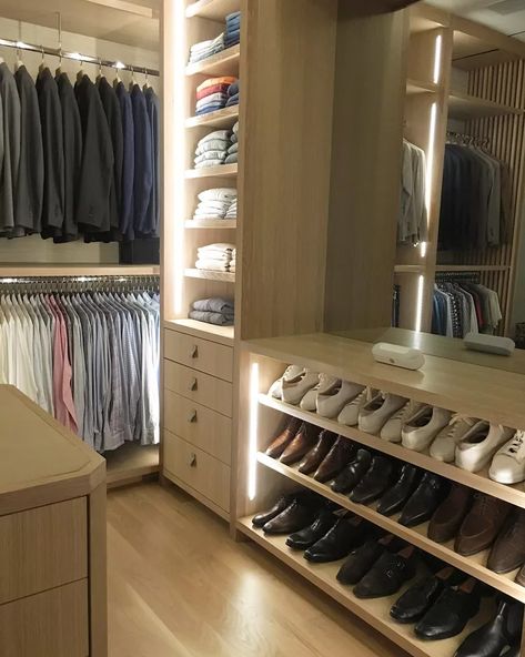 20 Beautiful Walk-In Closet Design Ideas Walk In Robe Designs, Walk In Robe Ideas, Best Wardrobe Designs, Closet Design Plans, Closet Design Ideas, Best Hangers, Pure Salt Interiors, Organizational Design, Closet Clutter