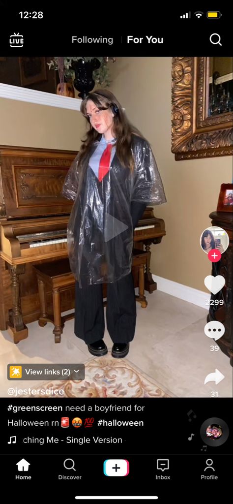 Horror Film Costumes, American Pshyco Costume Girl, Fantasy Inspo, Rainwear Fashion, Halloween Idea, College Halloween, Spooky Szn, Costume Inspo, Halloween Inspo