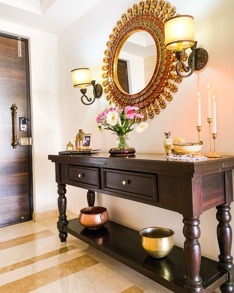 Indian Entryway Decor, Entryway Mirror Ideas, Entryway Decor Indian, Glam Entryway, Indian Apartment, Diwali Crafts, Rustic Entryway Table, Foyer Ideas Entryway, Entryway Style