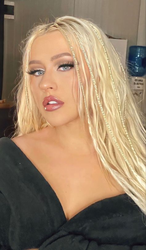 Christina Aguilera Makeup, Cristina Aguilera, Christina Aguilera Hair, Christina Aguilera, Lipstick Lip, Spears, Britney Spears, Celebrities Female, Blonde Hair