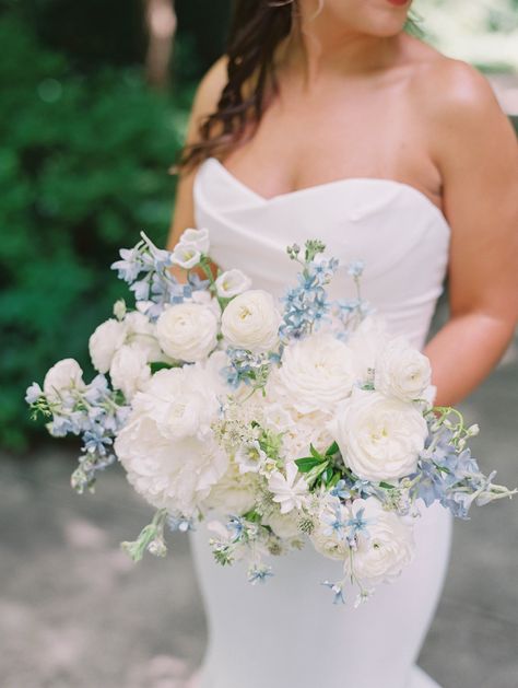 French Blue Wedding, Beautiful Blue Flowers, Blue Hydrangea Wedding, Baby Blue Weddings, Blue White Weddings, Bridal Bouquet Blue, Light Blue Wedding, Blue Themed Wedding, White Bridal Bouquet