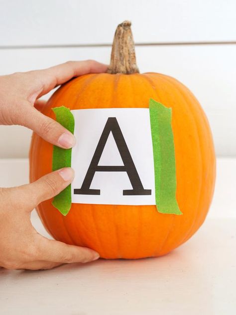 Monogrammed Silhouette Pumpkin  (can also just use stencil to create a glitter initial) Pumpkins With Names On Them, Initial Pumpkin Painting, Monogram Pumpkin Diy, Monogram Pumpkin Painting Ideas, Pumpkin Carving Letters, Monogrammed Pumpkins, Preserving Pumpkins, Monogram Pumpkin, Pumpkin Carving Tips