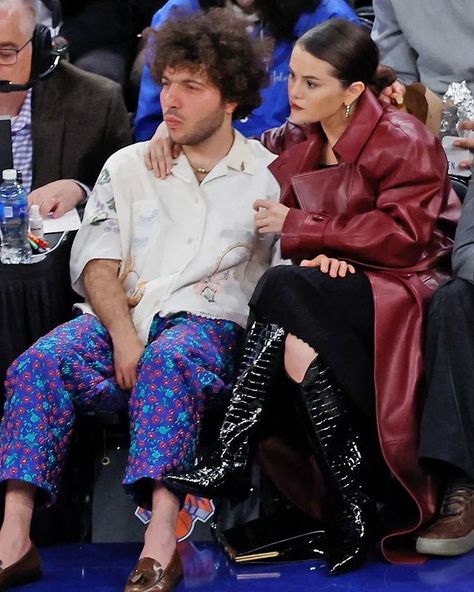 Selena Gomez and boyfriend Benny Blanco courtside at the Philadelphia 76ers vs. N.Y. Knicks game at Madison Square Garden in NYC! Selena And Benny, Selena Gomez And Boyfriend, Selena Gomez And Other Celebrities, Selena Gomez And Benny Blanco, Selena Gomez With Her Sister, Knicks Game, Philadelphia 76ers, Square Garden, Madison Square Garden