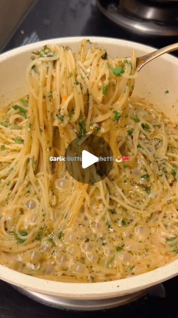 Food Journal on Instagram: "Garlic Butter spaghetti 🍝 🧄   Food recipe asmr videos healthy meals trending songs meal prep inspo foodies reels" Spaghetti Recipes Vegetarian, Garlic Butter Spaghetti, Comfort Snacks, Tiktok Food Recipes, Light Pasta Recipes, Butter Spaghetti, Recipes Using Pasta, Spaghetti Dishes, Food Spaghetti