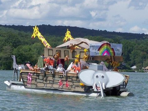 30 Pontoon Decoration & Party Ideas For a Boat Parade Pontoon Boat Decor, Boat Party Theme, Christmas Floats, Pontoon Boat Party, Parade Decorations, Pontoon Ideas, Boat Remodel, Rally Ideas, Pontoon Party