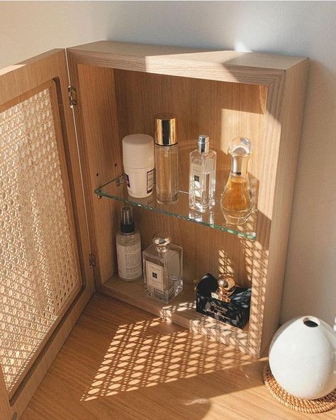 Travel Perfume Storage, Perfume Display Shelves, Perfume Cupboard, Perfume Storage Ideas, Abba Tattoo, Perfume Cabinet, Perfume Closet, Beautiful House Designs, Jewellery Organisation