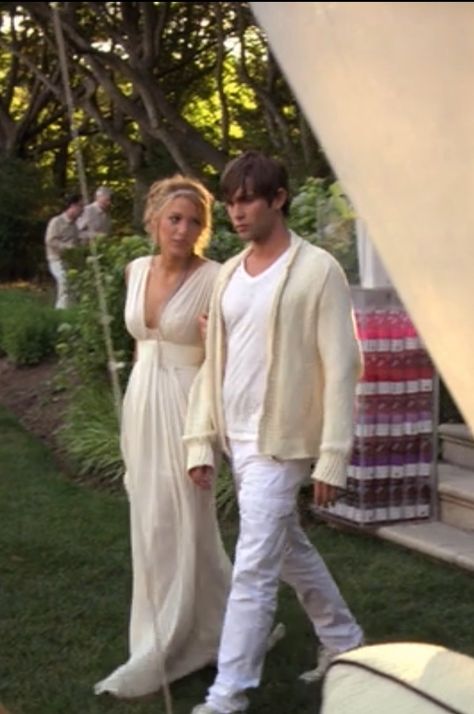 Serena Nate white party Gossip Girl Gossip Girl White Party, Gossip Girl Outfits Serena, Serina From Gossip Girl, Gossip Girl Serena And Blair, Serena From Gossip Girl, Gossip Girl Party, Nate Gossip Girl, Serena Van, Gossip Girl Outfits