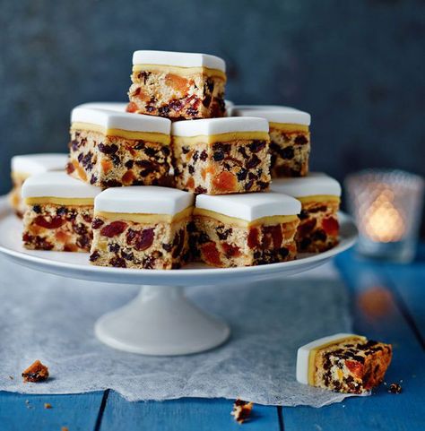 Mary Berry Christmas Cake, Christmas Bites, Mary Berry Christmas, Traditional Christmas Cake, Mary Berry Recipe, Cake Light, Cake Christmas, Christmas Drink, Festive Food