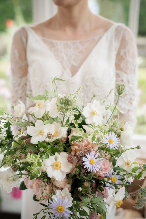 Cottage Wedding Flowers, Wedding September, September Wedding Flowers Uk, April Wedding Flowers Uk, Wedding Flowers June Uk, British Spring Wedding Flowers, August Wedding Bouquet Uk, Meadow Bridal Bouquet, Queen Anne’s Lace Wedding Flowers