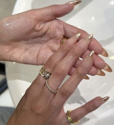 Jamie Genevieve Nails, Sade Nails Aesthetic, Ring Finger Nail Art, Madison Beer Nails, Gold French Nails, It Girl Nails, Elegant Almond Nails, Trendy Almond Nails, Paznokcie Hello Kitty