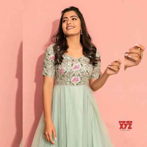 Gown Party Wear, Long Gown Design, Rashmika Mandanna, Simple Kurta Designs, Long Gown Dress, Long Dress Design, Indian Gowns Dresses, Kurti Designs Party Wear, Long Frocks