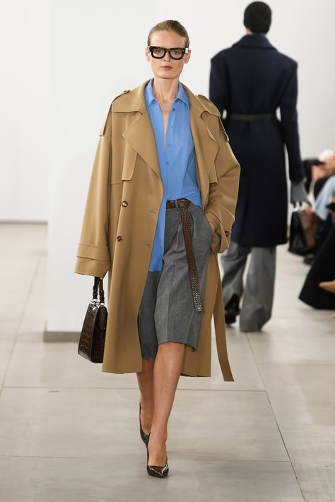 Michael Kors Fall 2024, Long Coat Outfit, Michael Kors Fall, Thanksgiving Fashion, Fashion Silhouette, Michael Kors Fashion, Show Collection, Stylish Work Outfits, Michael Kors Collection