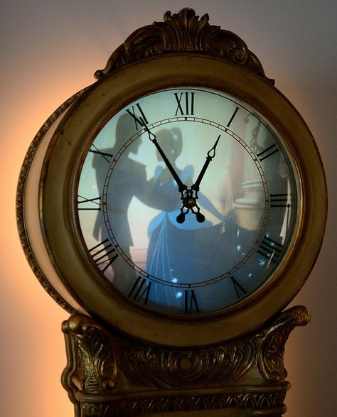 I want it :( but it will never happen.     Kiss Goddnight: Face of Grandfather Clock Showing Cinderella Projection (close-up), via Flickr. Cinderella Clock, Kilala Princess, Fairytale Room, Disney Clock, Realistic Wedding, Basement Movie Room, Time Cover, Bibbidi Bobbidi Boo, Disney Fine Art