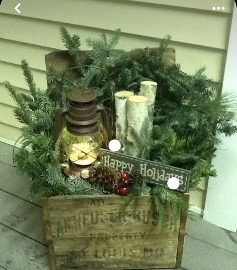 Outdoor Decorations Christmas, Christmas Outdoor Decorations, Christmas Outdoor Decor, Christmas Planters, Cabin Christmas, Front Porch Christmas Decor Ideas, Porch Christmas Decor Ideas, Country Christmas Decorations, Porch Christmas Decor