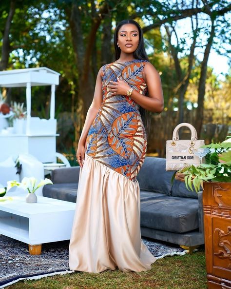 Traditional Dresses Designs African, Classy Ankara Dresses, Capulana Dress, Roora Outfits, African Wedding Guest Outfit Classy, African Design Dresses Classy, Traditional African Wedding Dress, Roora Dresses, African Wedding Guest Outfit