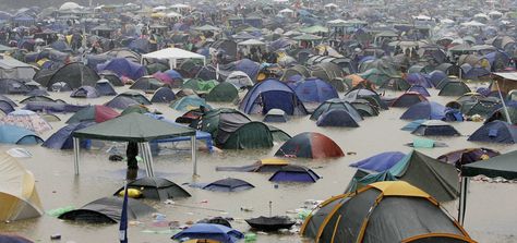 It's a lot wetter in reality. Music Festival Camping, Yosemite Camping, Camping In The Rain, Girl Scout Camping, Camping Set Up, Summer Music Festivals, Camping Set, Festival Camping, Warm Bed