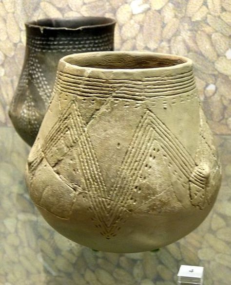 Linear Pottery Culture, Norse Pottery, Viking Pottery, Neolithic Pottery, Neolithic Art, Irish Pottery, Native Pottery, Old Pottery, Traditional Pottery