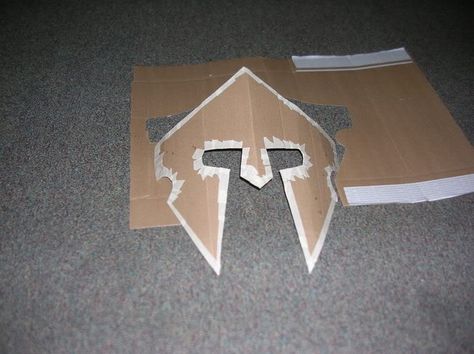 Idea for helmet design Roman Soldier Helmet, Helmet Template, Helmet Diy, Balloons Art, Soldier Helmet, Cardboard Costume, Cardboard Mask, Roman Helmet, Soldier Costume