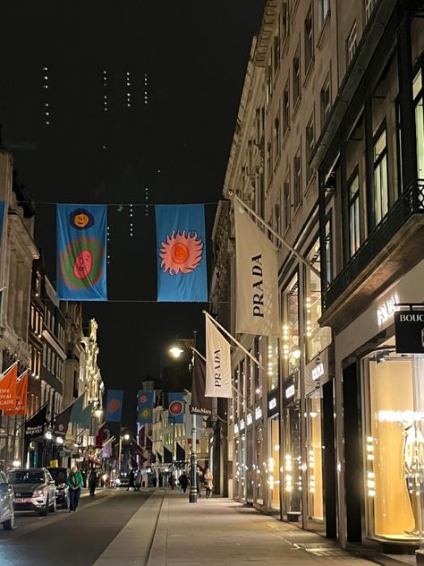 #bondstreet #london #night #street #londonatnight #aesthetic Bond Street London Aesthetic, Bond Street Aesthetic, London Shopping Street, Bond Street London, Street Aesthetic, Night Street, London Trip, London Shopping, London Night