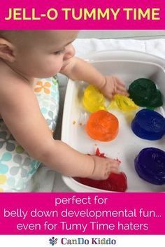 Jello gelatin jelly Tummy Time - sensory play and developmental play for baby. Perfect play for 2 month olds, 3 month olds, 4 month olds and 5 month olds! Tips from a pediatric Occupational Therapist. Baby Zintuiglijk, Messy Play Activities, Jello Gelatin, Tummy Time Activities, Baby Sensory Play, Baby Play Activities, Baby Learning Activities, Gross Motor Activities, Jell O