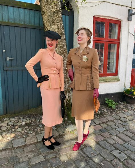 New Look Vintage Outfits, paired with my 1940s/1950s inspired pumps, Esther and Alma👠 1940s Travel Fashion, 1940s Day Wear, 1940s Aesthetic, 1920s Inspired Dresses, 50s Skirt, 1940s Outfits, Pleated Skirt Outfit, Skirt Suits, 40s Fashion