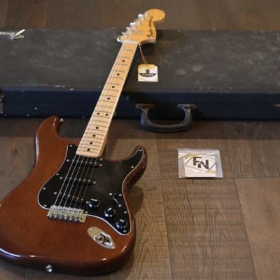 Google us! Lovies Guitar Shop Lovies Guitars is Excited to offer up this 1977 Fender Stratocaster Double-Cut Electric Guitar with a Mocha Brown Fin... Brown Electric Guitar, Brown Guitar, Brown Things, Electric Guitar Design, Guitar Obsession, Cool Electric Guitars, Classic Guitar, Guitar Shop, Fender Stratocaster