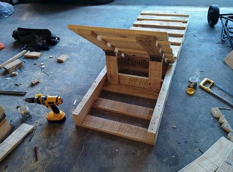 Pallet Lounger, Garden Loungers, Pallet Lounge, Pallet Furniture Designs, 1001 Pallets, Pallet Sofa, Outdoor Furniture Plans, Pallet Creations, Garden Chair