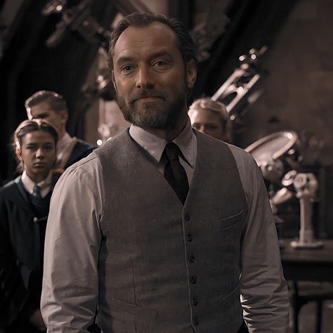 Jude Law Dumbledore, Young Dumbledore, Professor Aesthetic, Harry Potter Scrapbook, Beard Envy, Hogwarts Aesthetic, All The Young Dudes, Jude Law, Fantastic Beasts And Where