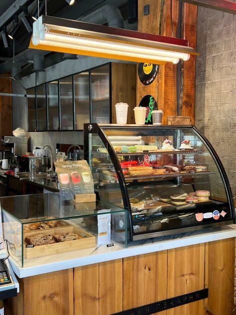 Salad Bar Restaurants, Mini Cafeteria, Cake Shop Design, Small Apartment Plans, Small Restaurant Design, Cafe Display, Cafe Menu Design, Mobile Coffee Shop, Mini Cafe