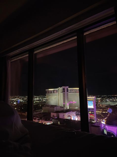 Hotel View Night, Vegas Apartments, Las Vegas Hotel Room, Las Vegas At Night, Hotel At Night, Vegas At Night, Vegas Hotel Rooms, Las Vegas View, Cartoon Rappers