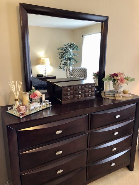 Aesthetic Dressing Table, Dressing Table Aesthetic, Wooden Bedroom Furniture Sets, Dressing Table Ideas, Aesthetic Dressing, Modern Dressing Table Designs, Wooden Dressing Table, Dressing Table Modern, Furniture Sets Design