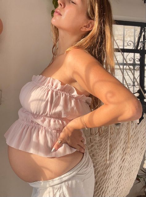 Pregnant Belly Plus Size, Four Months Pregnant Belly, Pregnancy 7 Months, 5 Months Pregnant Outfits, 5 Months Pregnant Belly, 2 Months Pregnant Belly, 6 Months Pregnant Belly, 6 Month Pregnant, 4 Months Pregnant Belly