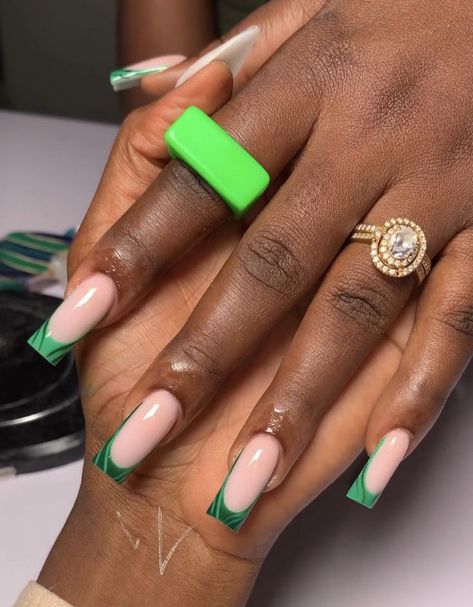 Nail Art Designs Short, Ambre Nails, Short Nails Ideas, Green Acrylic Nails, Acrylic Toe Nails, Art Pretty, Ombre Acrylic Nails, Glow Nails, French Acrylic Nails