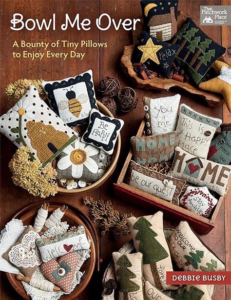 Tiny Pillows, Quilted Pillows, Mini Pillows, Pillow Projects, Wooden Spools, Penny Rugs, Wool Projects, Primitive Crafts, Wool Crafts