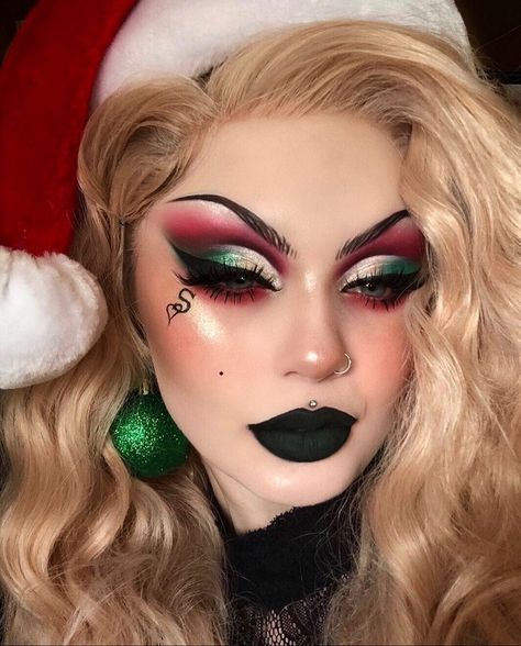 Edgy Makeup Looks, Black Moon Cosmetics, Xmas Makeup, Christmas Eyeshadow, Christmas Eye Makeup, Goth Christmas, Bold Eye Makeup, Christmas Makeup Look, Holiday Makeup Looks