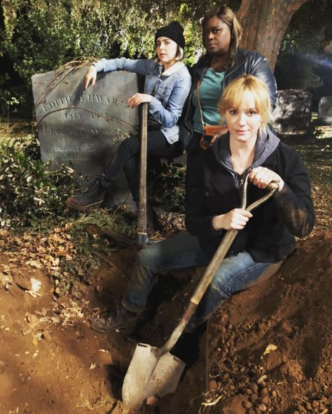 18.5k Likes, 217 Comments - Christina Hendricks (@actuallychristinahendricks) on Instagram: “Work is so boring. @mistergarf @unforettable @nbcgoodgirls #gravedigging #workphotos” Annie Marks, Beth Boland, Mae Whitman, Good Girls, Christina Hendricks, Television Show, Cool Girl, Ruby, Favorite Movies