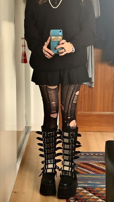 Demonia Outfit Ideas, Outfits With Demonia Boots, Demonias Outfit Ideas, Demonia Boots Outfit, Demonia Outfit, Creepy Cute Fashion, Boots Goth, Demonia Boots, Egirl Fashion