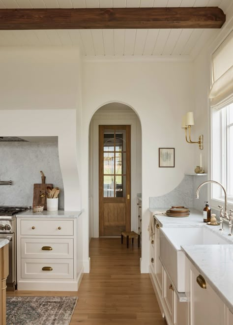 Rural Kitchen, Cedar Cottage, Hoarder House, Arched Doorway, Kitchen Cabinet Inspiration, Coastal Country, Dream Kitchens Design, Hotel Room Design, Floor Remodel