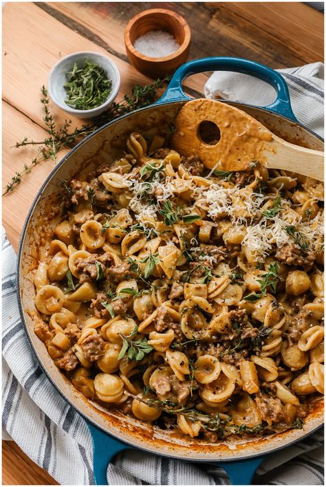 Creamy Apple Gouda Sausage Pasta Chicken Apple Gouda Sausage Recipes, Apple Gouda Sausage Recipes, Recipes With Gouda Cheese, Smoked Gouda Pasta, Chicken Apple Sausage Pasta, Chicken Apple Sausage Recipes, Gouda Pasta, Apple Gouda, Autumn Pasta Recipes