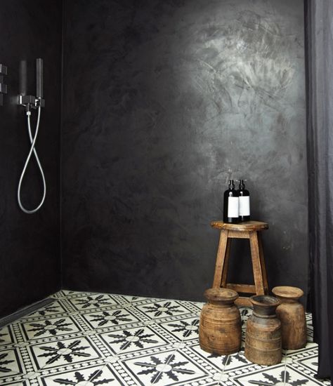 Patterned Bathroom Tile Interior Design Minimalist, Rustic Country Home, Bad Inspiration, Interior Minimalista, Scandi Home, Beach Cottage Style, Moroccan Decor, Tile Flooring, Black Bathroom