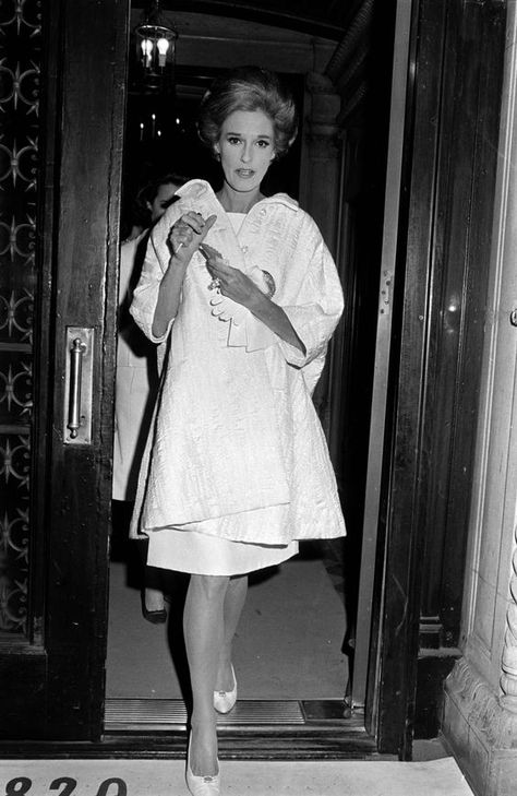 About Babe Paley - Images, Info on Truman Capote's Favorite Swan 1950s Movie Stars, Slim Keith, Lee Radziwill, Princess Grace Kelly, Truman Capote, Black Balenciaga, Lauren Bacall, Princess Grace, High Society